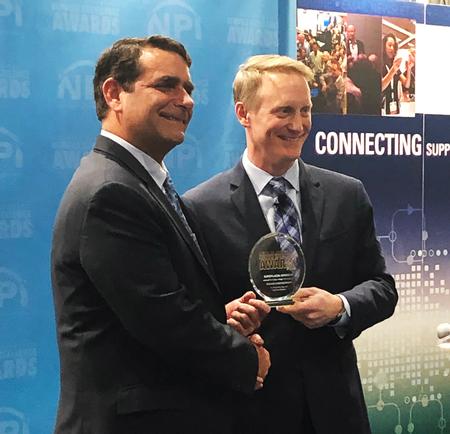 John Perrotta accepts Europlacer’s sixth consecutive Service Excellence Award from CA editor, Mike Buetow. 